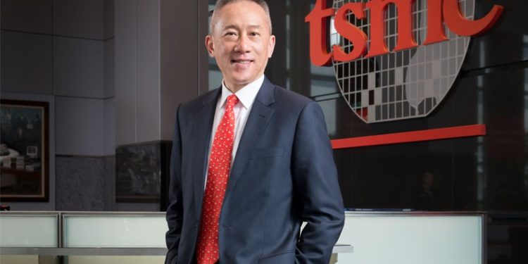 台積電示警匯率恐衝擊獲利 財務長黃仁昭:持續檢討避險策略