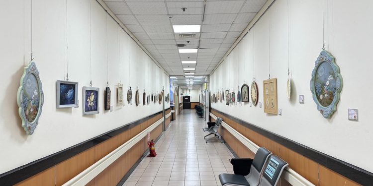 「描繪幸福」歐洲彩繪畫展在國軍岡山分院展出