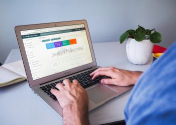 AI 摘要衝擊傳統搜尋版面    流量驟減怎麼辦？ADBest：SEO 更要「全域佈局」