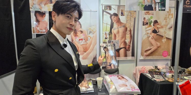 「同志天菜」唐子元空降TRE!唯一男嘉賓成焦點 粉絲暴動圍堵D-43展位