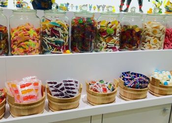 宜蘭糖果專賣店必逛 藏在東門夜市裡進口軟糖和古早味驚喜