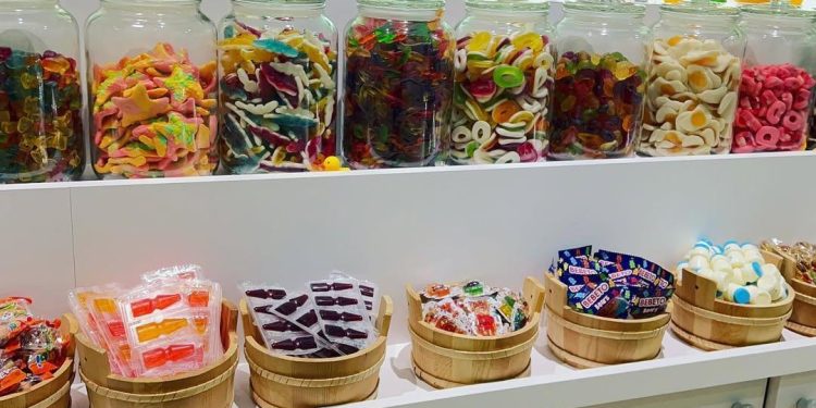 宜蘭糖果專賣店必逛 藏在東門夜市裡進口軟糖和古早味驚喜