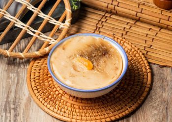 台南碗粿推薦 搭配浮水魚羹和手工香腸 道地美味一次擁有