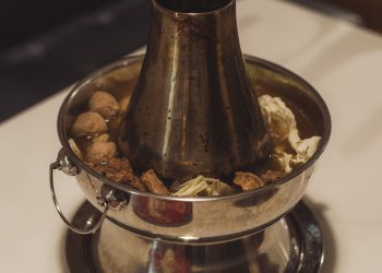 新店牛肉火鍋推薦 炭火直燒、湯頭濃郁隱藏系鍋物品牌