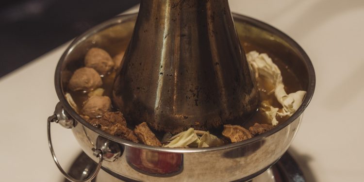 新店牛肉火鍋推薦 炭火直燒、湯頭濃郁隱藏系鍋物品牌