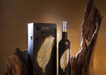 封藏九年再現台灣匠心 昇恆昌X金門酒廠 中秋鉅獻「窖藏恆久」金門高粱酒 國門旅客首選伴手禮