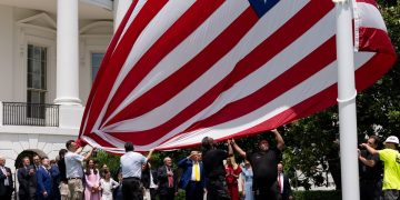 穆迪示警：美國經濟處衰退邊緣？關稅、移民政策恐成主因