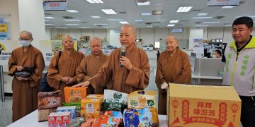 楊柳颱風逼近 屏縣佛教會發送446戶備災物資