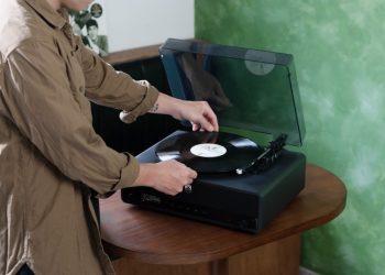 PHILIPS飛利浦全球首推TAV3000 All-in-One黑膠唱片機  讓慢生活從一張唱片開始