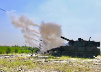 陸軍十軍團重砲射擊 驗證裝備展現防衛戰力