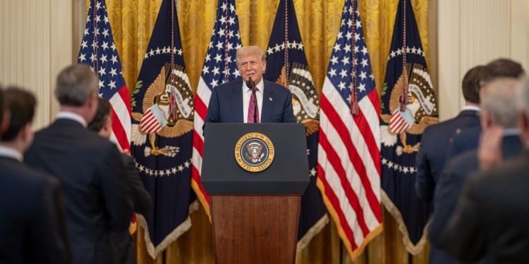 半導體震撼彈！川普祭100%晶片關稅 在美設廠企業除外