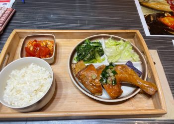 台東燻雞專賣店 每日現宰土雞 煙燻滷味香氣四溢