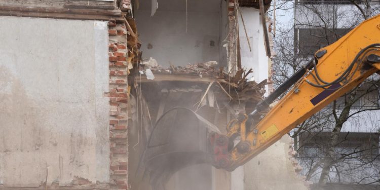 高雄拆除工程推薦 從結構評估到拆除清運 南部老屋打除一次到位