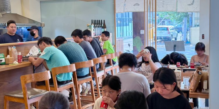 橙月串燒台中、彰化員林用愛做公益 邀家扶兒少中秋品味職人串燒