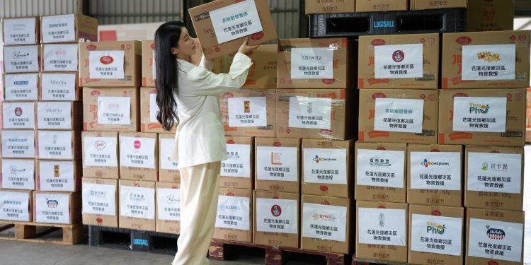 最美營養師攜手 逢國逢海食品 創新集團 企業送暖 百箱物資挺花蓮