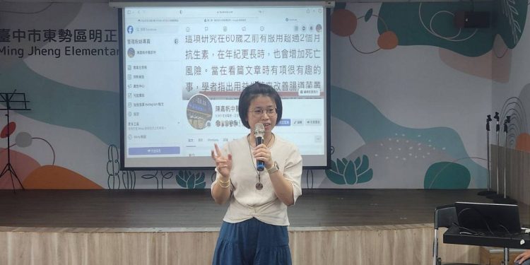 陳嘉帆醫師走入東勢偏鄉校園，以中醫教育扎根明正國小孩童