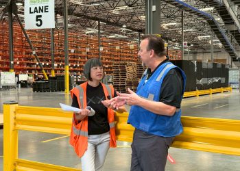 范琪斐美國上工「高年級實習生」 挑戰 iHerb物流員48小時大開眼界