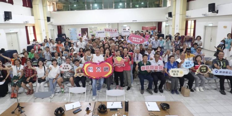 新店爺奶同樂會卡拉OK歌唱比賽 熱鬧開唱