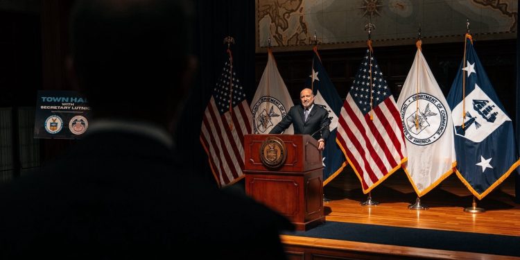 對等關稅多邊角力！美國商務部長：美台將達成重大協議