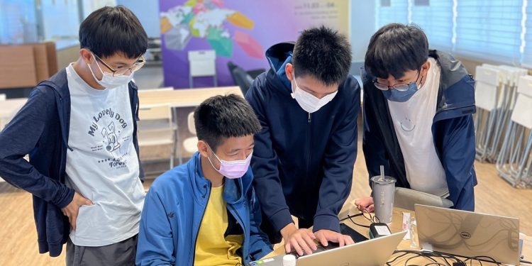 擔心 AI 搶飯碗?茹義學:跨域整合+「三重溝通力」才是王牌