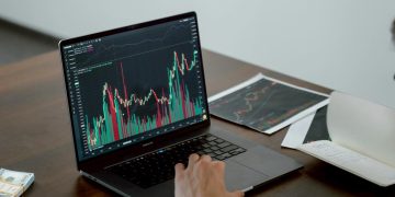 高股息不再最香!00945B年化配息7.9% 完勝台股三大高息ETF