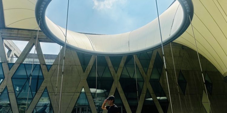 他讓建案像電影一樣被記住，用故事開創地產影像黃金時代——導演楊鎮丞