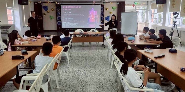 恩齊顧問公司拜訪雲林重興國小,以觀察力與分析力引領學童思考