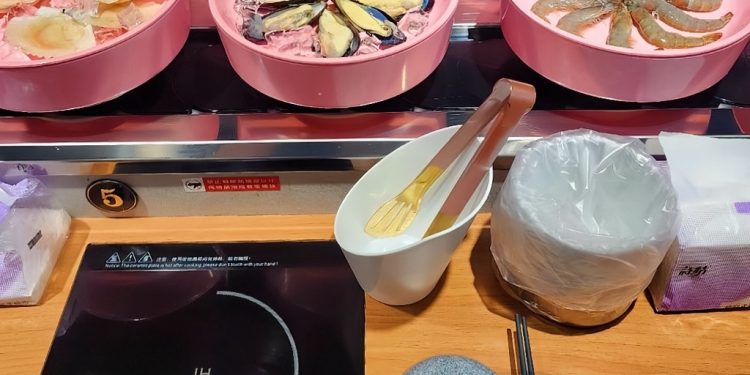 台東火鍋吃到飽新體驗 迴轉特色小火鍋必吃 新鮮食材自動在面前