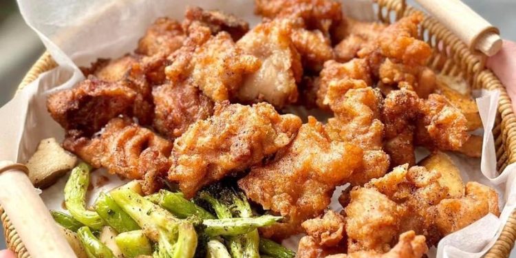 板橋人氣炸雞推薦 巷弄唐揚雞飄香 特製醬汁一試成主顧