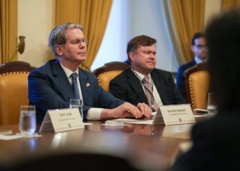 美中關係牽動美股 美財長：不因市場波動而放軟對中談判