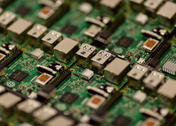 台股登28000高峰 AI ETF 00952漲逾七成成最大亮點