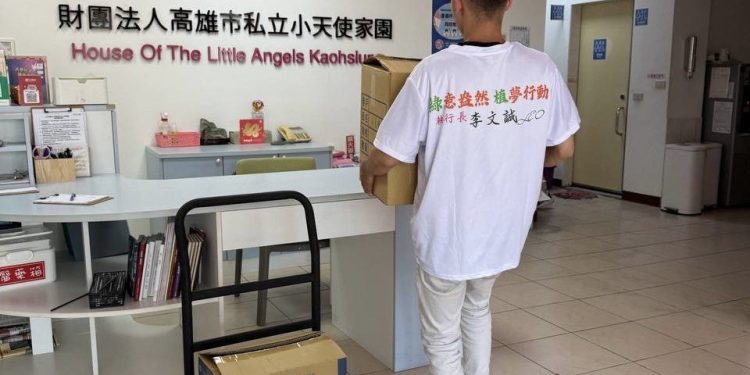 李文誠執行長送愛到高雄小天使家園 用行動傳遞溫暖與希望