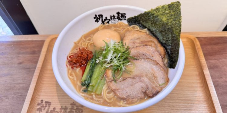 高雄左營日式拉麵 25年料理經驗熬出蝦香濃郁湯底