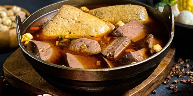 台中北區宵夜必吃 永興街麻辣鴨血臭豆腐藥膳風味香辣湯頭