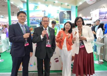 月月出團中美洲 潛入大藍洞、漫遊馬雅古城