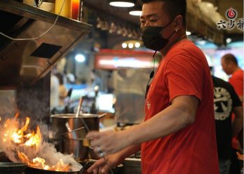 超熱門墾丁大街海鮮燒烤餐廳 現撈活蝦鮮味引爆饕客味蕾