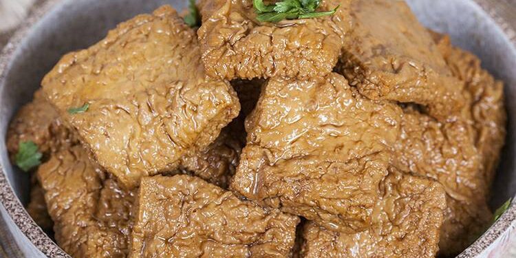 東門市場人氣滷味攤 用一塊入味豆干 勾起記憶裡家的滋味