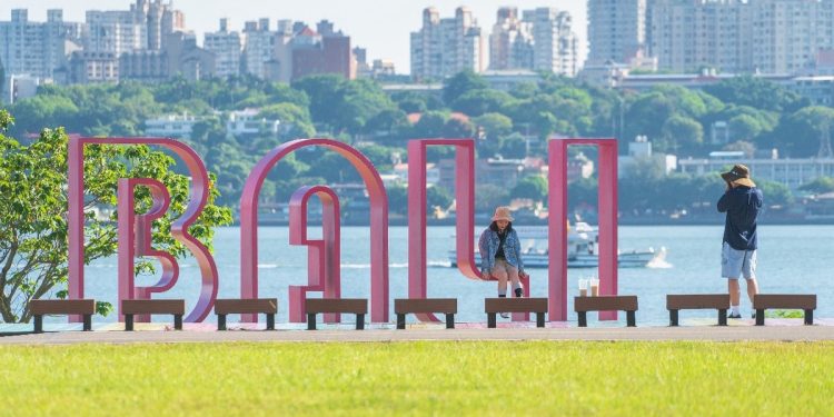 產業、交通、觀光、生活一次到位 八里4字頭房價成雙北宜居優選