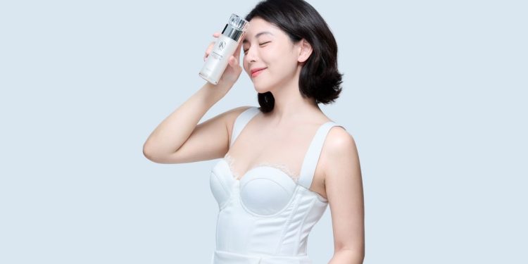 保養品成分越多越厲害?美國頂級IN艾娜蓓提倡「簡單保養」哲學