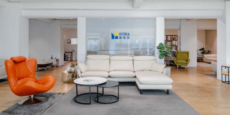 赫里亞推出「訂製沙發款式均一價」策略 尺寸與面料定價更透明