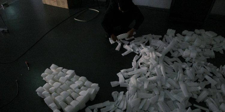 企業的廢材、藝術的未來:革蘭科技助力《KINGDOM》重構數位身體