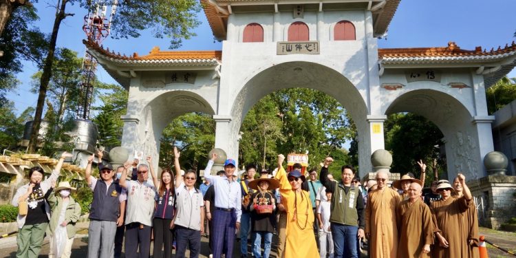 楠西親子健走熱鬧登場 媽祖佛祖同場護佑推反詐教育