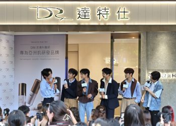 人氣男團FEniX擔任DRX達特仕一日店長 粉絲熱情相挺氣氛嗨翻！