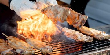 高雄烤肉外燴推薦:行動餐車直送 炭火香氣滿桌聚餐更省心!