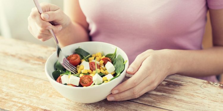 25歲女狂吃水煮餐半年狂瘦卻劇痛送醫!竟是胰臟大面積壞死