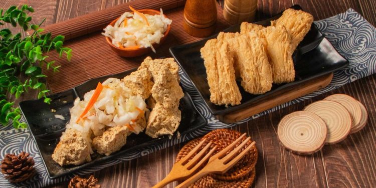 高雄銅板美食推薦 純素臭豆腐搭一口台式泡菜唰嘴絕配