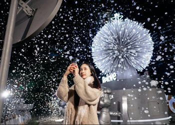 信義區下雪了 Relove《呼吸樹》打造夢幻泡泡雨 台北最浪漫聖誕打卡點