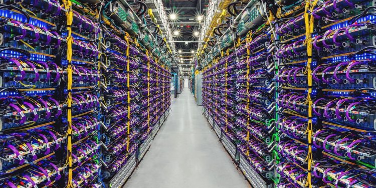 AI晶片斷炊危機？美國祭「關稅核彈」逼宮！三星、SK海力士陷二選一苦戰：不赴美設廠就課100%重稅