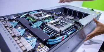 AI 巨頭瘋搶「晶片鋼筋」 蘋果傳罕見密會日本政府 高階玻璃纖維布掀斷貨風暴