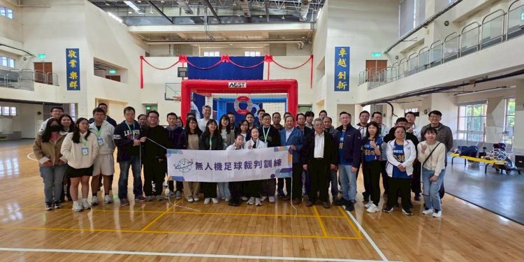 全台首批無人機足球裁判誕生 新世代科技體育啟航
